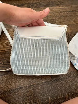 Liz Claiborne White and Light Blue woven Scalloped Crossbody Bag USED thumbnail 3