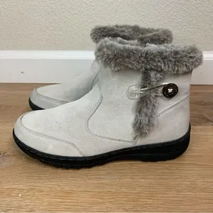 Khombu Iris Plush Faux Fur Gray Suede Winter Ankle Boots, Size 8 thumbnail 2