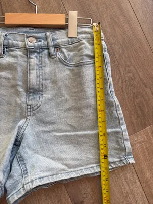 Calvin Klein Light wash high-waisted denim shorts thumbnail 4