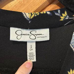 Jessica Simpson maternity black floral maxi bell sleeve dress thumbnail 6