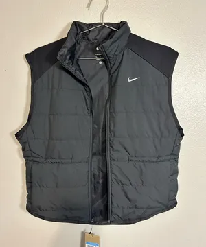 Nike THERMA-FIT Woman’s Black Vest thumbnail 1