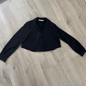 ZARA Cropped Satin Long Sleeve Button Down thumbnail 3