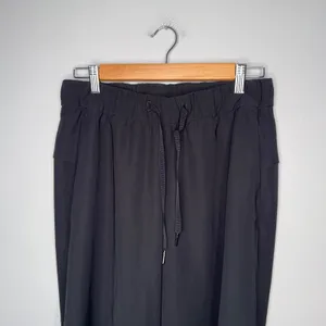 Lululemon On the Fly Wide Leg Pant Women 6 Black Excellent Drawstring‎ High Rise thumbnail 2