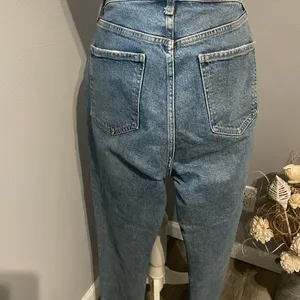Classic Zara Mom Fit Jeans thumbnail 3