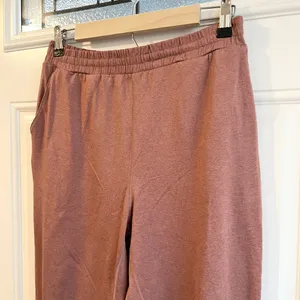 Vuori Women's Boyfriend Jogger thumbnail 2