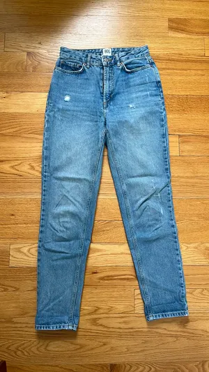 BDG Jeans Mom High-Rise Urban Outfitters thumbnail 2
