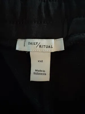 Daily ritual size XXL black cropped pants thumbnail 6
