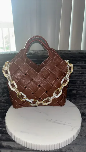 Brown Woven Faux Leather Handbag with Chunky Chain 👜 thumbnail 3