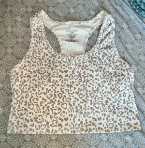 Workout Tops thumbnail 1