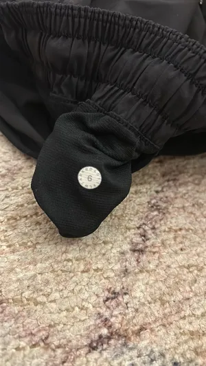 Lululemon Low-Rise shorts thumbnail 2