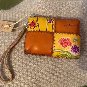 New with tags Hawaiian Leather Patchwork/ Flowers Wristlet Coin/Card Purse thumbnail 1