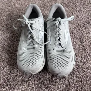 light gray Brooks Ghost 15 women's running shoes thumbnail 2