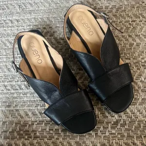 bueno gabby sandal Sz EU 37/ US 6.5-7 thumbnail 1