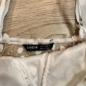 Shein Bra Crop Top Women's‎ Size Small Longline Underwire Floral Applique thumbnail 4