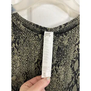 Fabletics Kamila Seamless Long Sleeve Crop Top S Snakeskin Print Scales Reptile thumbnail 4