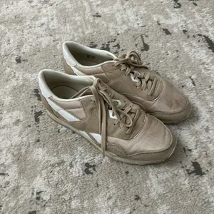 Reebok Classic Nylon Sneaker Size 9.5 in Beige/White thumbnail 2
