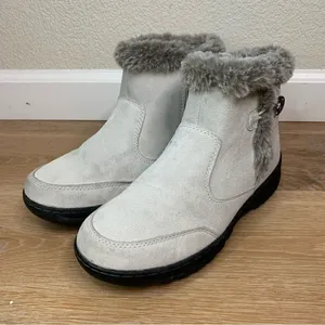 Khombu Iris Plush Faux Fur Gray Suede Winter Ankle Boots, Size 8 thumbnail 1