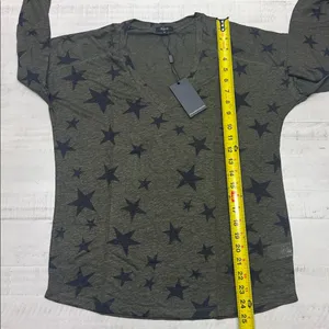 Rails Sami Drop Shoulder V-neck Linen Blend long sleeve Tee In Sage Black Stars thumbnail 4