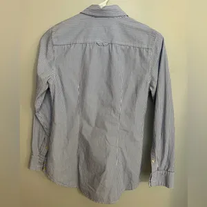 [Vineyard Vines] Blue/White Striped Button Down Shirt -‎ Size 0 thumbnail 2