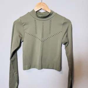 Old‎ Navy Go Dry Seamless Mock Neck Cropped Long Sleeve Athletic Top Women M thumbnail 4