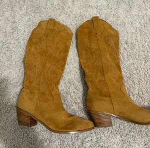 suede cowboy boots Size 10 thumbnail 1