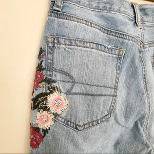American Eagle Mom Jeans Embroidered Ripped High Waist Ankle Light Wash 00 thumbnail 4