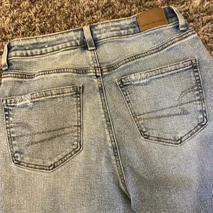 American Eagle Mom Jean Size 2 thumbnail 3