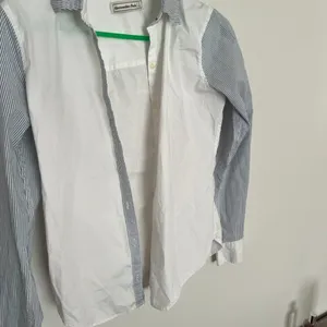 Abercrombie &‎ Fitch small button down top thumbnail 2