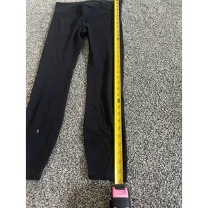 GapFit black athletic leggings feature specialized curved compression seams M thumbnail 3