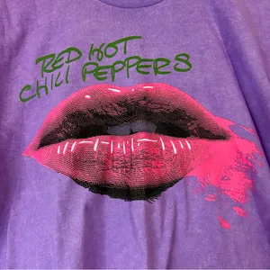 Red Hot Chili Peppers Unisex Smeared Lipstick Graphic T-Shirt Purple Size XL New thumbnail 2