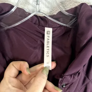 Fabletics Lucca Puffer Womens Size Medium Burgundy Maroon Purple EUC thumbnail 4