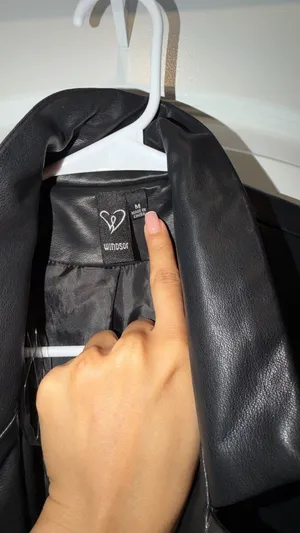 Windsor black faux leather blazer in size M #blazer #fauxleather thumbnail 3