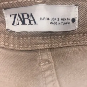 ZARA Wide Leg, Raw Hem Jeans Size 2 thumbnail 4