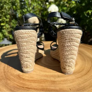 DOLCE VITA Wedge Sandals in Black Leather and Gold Hardware Size 6 thumbnail 6