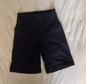 Aritzia 7" Biker Shorts  thumbnail 1