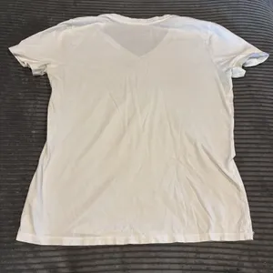 Life is Good Womens M White V-Neck Heart Graphic Short Sleeve T-Shirt thumbnail 8