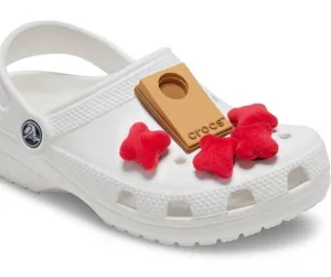 Crocs NWT  Corn Hole Jibbitz thumbnail 1
