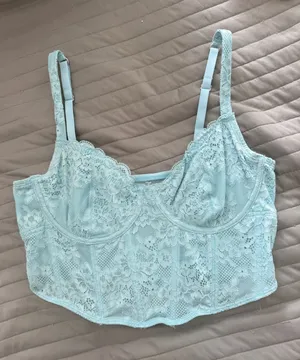 Hollister Crop top thumbnail 1