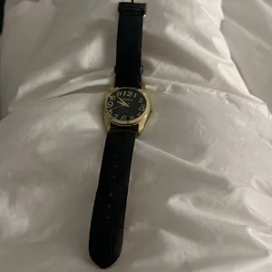Vintage Gossip Quartz Watch with Alligator Leather Band thumbnail 3