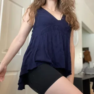 Anthropologie Maeve Bretta Top Flowy Tank Ruched Ruffle Detail Sz Medium‎ Blue thumbnail 2