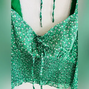 LULUS Green Long Sleeve Cropped Top Blouse Size L NWT thumbnail 2