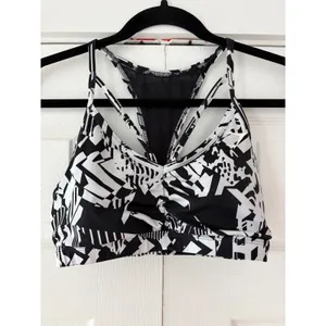 Gymshark Multi Strap Racerback‎ Sports Bra Black White Geometric Print thumbnail 2