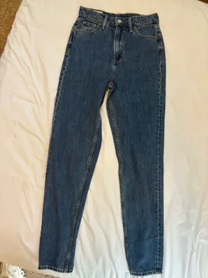 Gap women’s high rise mom jeans size 0 / 25 TALL thumbnail 2