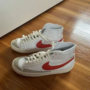Nike Blazer Mid ‘77 Vintage Red Swoosh High Top Sneaker Shoe Size 8/ Women 9.5 thumbnail 3