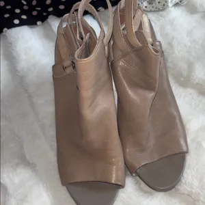 Vince Camuto Taupe Leather Peep Toe Stiletto Heels Size 7 thumbnail 3