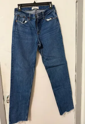 Abercrombie 90s Straight Mid-Rise Curve Love thumbnail 1
