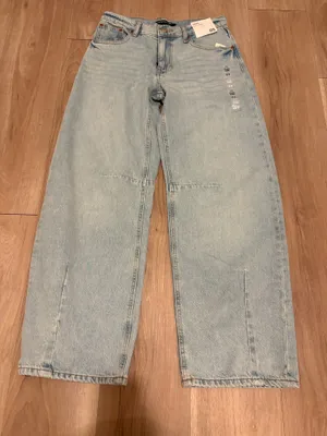 Abercrombie Low-Rise Jeans thumbnail 1