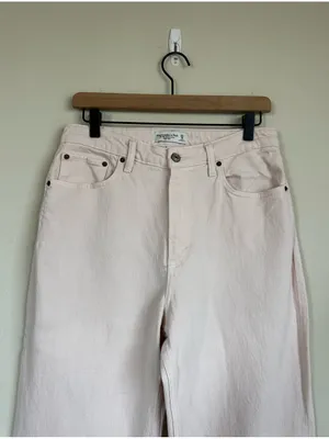 Abercrombie & Fitch The 90s Relaxed Jean High Rise in light pink thumbnail 4
