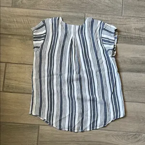 Liz Claiborne Flutter Sleeve White and Blue Blouse thumbnail 5