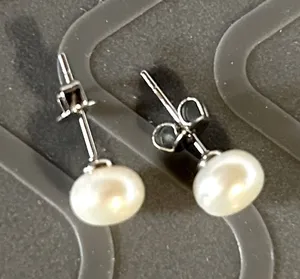 Women’s Creamy White Pearl Stud Earrings thumbnail 1